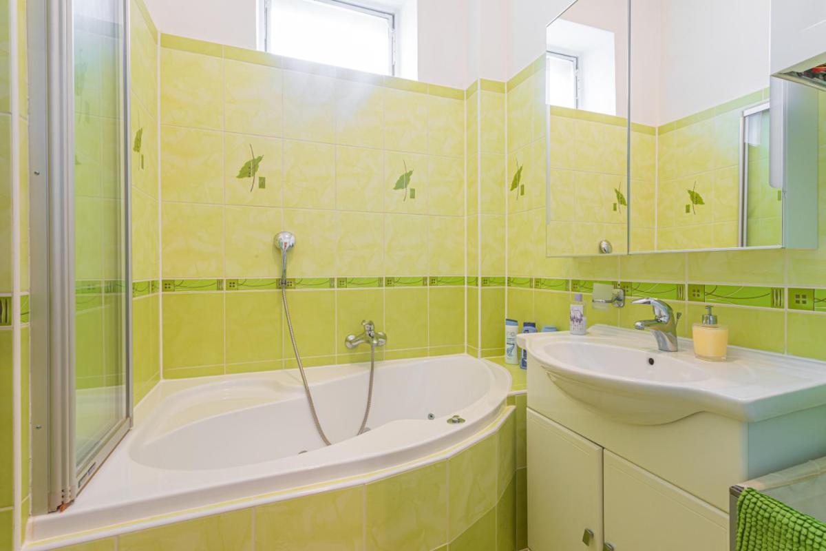 Jet Hottub - Washer&Dryer - 12Min Center - 160Mbs Wifi Prague Exterior photo